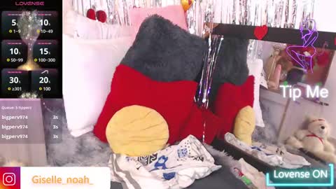 GiselleNoah online show from 15, 2, 2025