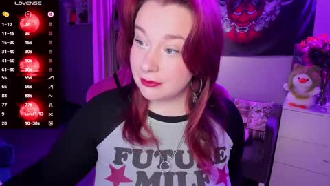 Snapshot of gitera_ chatting on 8, 10, 2025 AlexaMillis online show from 8, 10, 2025