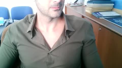 Snapshot of giuseppevai1 chatting on 11, 11, 2025 giuseppevai1 online show from 11, 11, 2025