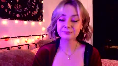 Snapshot of givemesweetdreams chatting on 27, 10, 2025 givemesweetdreams online show from 27, 10, 2025