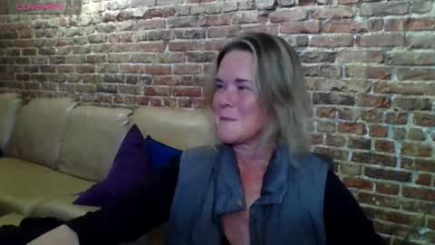 Snapshot of glam_cat chatting on 30, 4, 2026 Gwendolyn online show from 30, 4, 2026