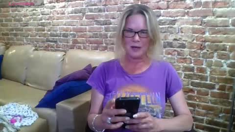 Snapshot of glam_cat chatting on 18, 5, 2026 Gwendolyn online show from 18, 5, 2026