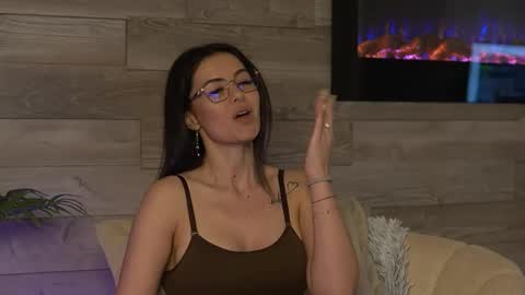 Snapshot of glamourousmom chatting on 18, 5, 2026 CharmingMom online show from 18, 5, 2026