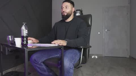 Matthew .. for short call me Matt online show from 19, 10, 2025