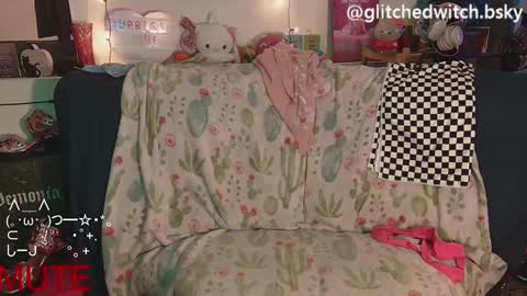 Snapshot of glitchwitch chatting on 13, 12, 2024 Glitch online show from 13, 12, 2024