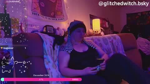 Snapshot of glitchwitch chatting on 18, 12, 2024 Glitch online show from 18, 12, 2024