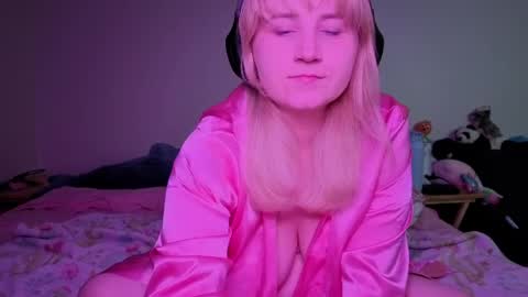 Snapshot of glitchwitch chatting on 1, 6, 2026 Glitch online show from 1, 6, 2026