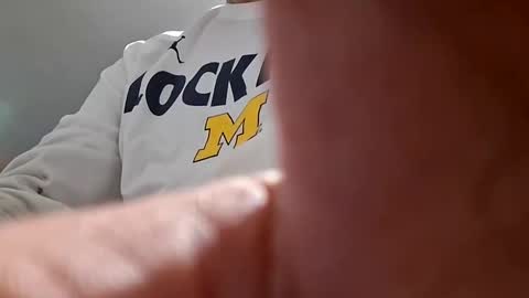 Snapshot of glizzy4u chatting on 12, 4, 2026 glizzy4u online show from 12, 4, 2026