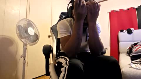 Snapshot of glomightyj chatting on 1, 2, 2026 glomightyj online show from 1, 2, 2026