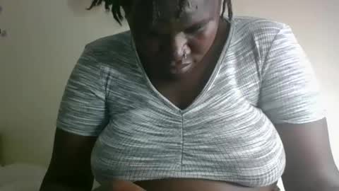 Snapshot of glorious_t chatting on 1, 2, 2026 glorious_t online show from 1, 2, 2026