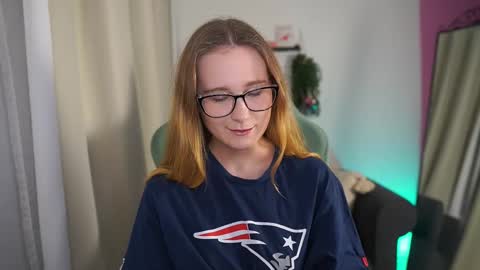 Snapshot of glossy_babe_ chatting on 8, 2, 2026 Monica online show from 8, 2, 2026