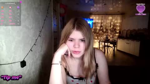 Snapshot of glossy_girl_1 chatting on 18, 12, 2024 Roxy online show from 18, 12, 2024