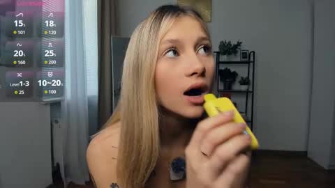 Snapshot of glossybabe_ chatting on 3, 10, 2025 Cherry online show from 3, 10, 2025