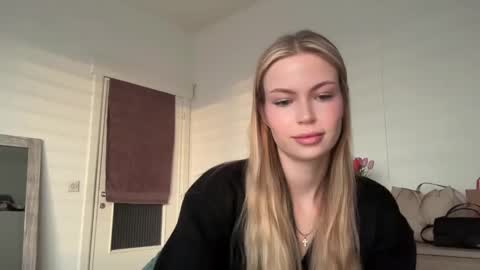 glow_angel online show from 27, 1, 2025