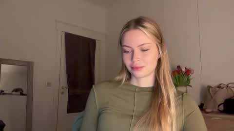 glow_angel online show from 28, 1, 2025