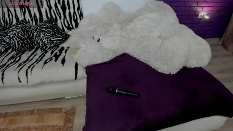 Snapshot of glowmimi chatting on 15, 5, 2026 Mia online show from 15, 5, 2026