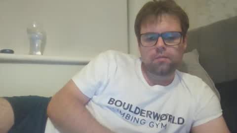 Snapshot of glrev61 chatting on 19, 5, 2026 glrev61 online show from 19, 5, 2026