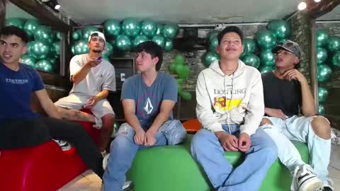 Snapshot of gnecos chatting on 10, 2, 2025 THOMAS AND DAMIAND online show from 10, 2, 2025