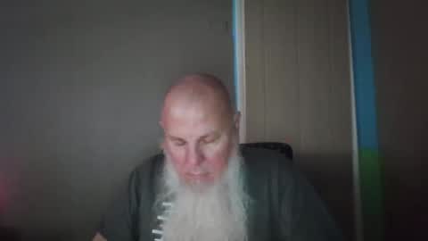 Snapshot of gnomebeard chatting on 8, 3, 2025 Gnomebeard online show from 8, 3, 2025