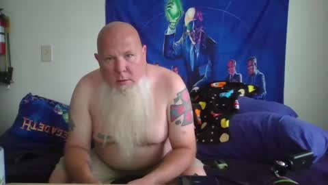 Snapshot of gnomebeard chatting on 13, 10, 2025 Gnomebeard online show from 13, 10, 2025