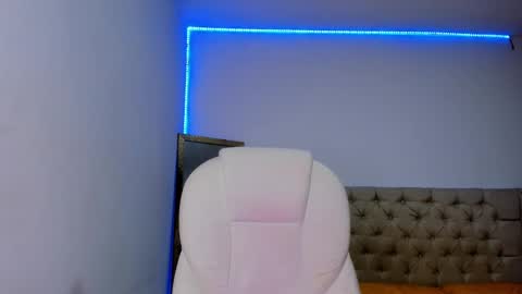 Snapshot of goddess_ariluz chatting on 21, 12, 2024 Ariluz online show from 21, 12, 2024