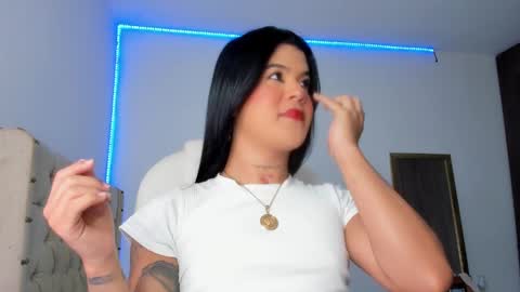 Snapshot of goddess_ariluz chatting on 3, 2, 2025 Ariluz online show from 3, 2, 2025