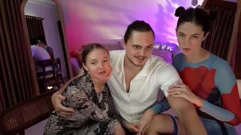   330 UTC2 girls   online show from 29, 10, 2025