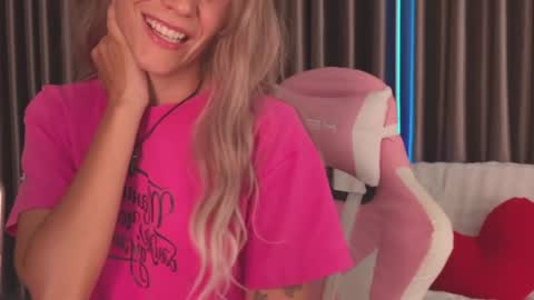Snapshot of goddess_stars chatting on 25, 4, 2026 Katarina online show from 25, 4, 2026