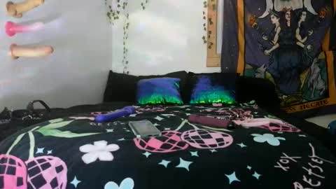 XxPretentious PeachxX online show from 7, 6, 2026
