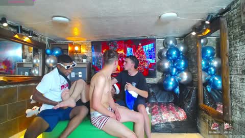 Snapshot of goldenjoi chatting on 21, 12, 2024 GOLDENJOI online show from 21, 12, 2024