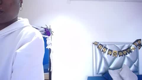 Snapshot of goldenn_ass1 chatting on 17, 10, 2025 goldenn_ass1 online show from 17, 10, 2025