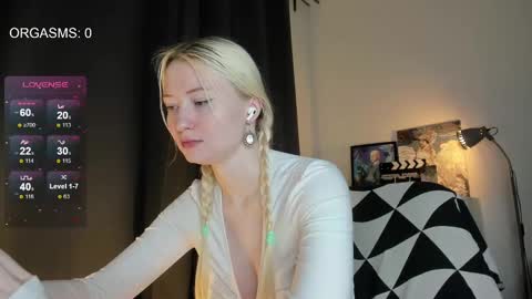 Snapshot of goodg_oddamn chatting on 10, 2, 2025 SOPHIE online show from 10, 2, 2025