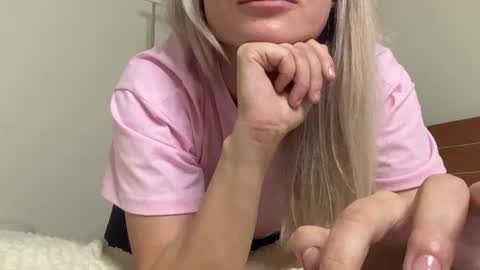 Snapshot of gosssiip chatting on 25, 6, 2026 Victoria online show from 25, 6, 2026
