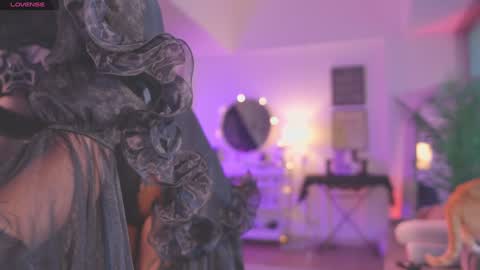 sophie  Special celebration a the beach 300k followers 3011 and 0112   online show from 14, 11, 2025