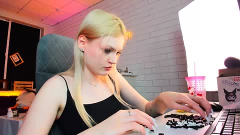 Grace Glamour online show from 9, 1, 2025