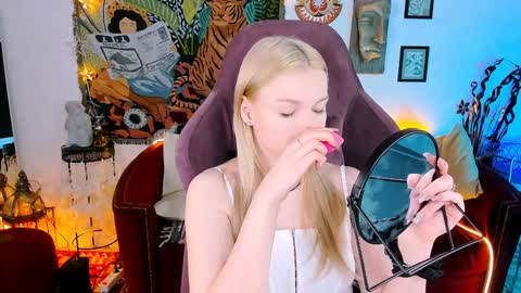 Grace Glamour online show from 26, 1, 2025