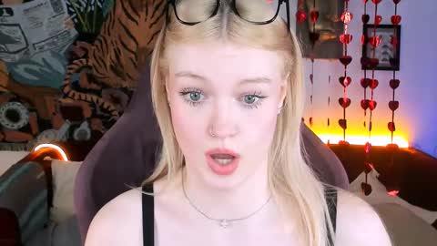 Grace Glamour online show from 28, 2, 2025