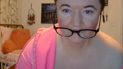 Snapshot of grateful42day chatting on 18, 5, 2026 grateful42day online show from 18, 5, 2026