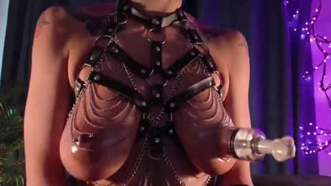 grayce blossoms24 online show from 13, 1, 2026