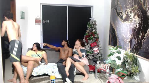 Snapshot of grecia_millercol chatting on 17, 12, 2024 grecia_millercol online show from 17, 12, 2024