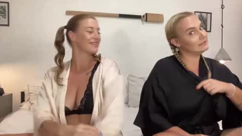 Green Eyed Goddess online show from 5, 1, 2025