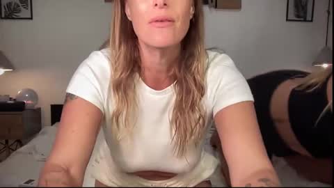 Green Eyed Goddess online show from 28, 2, 2025