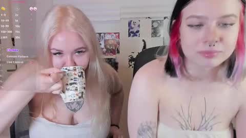 Snapshot of green_eyes_twinkl chatting on 14, 11, 2025 Lina 3 online show from 14, 11, 2025