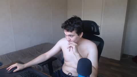 Snapshot of greendynomite_04 chatting on 15, 6, 2026 greendynomite_04 online show from 15, 6, 2026