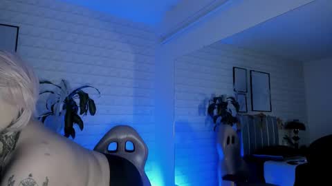   online show from 27, 10, 2025