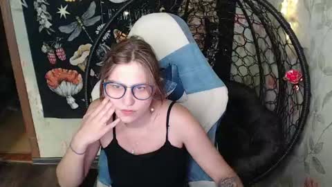 Snapshot of greenwitch9 chatting on 22, 7, 2026 Lina online show from 22, 7, 2026