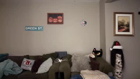 Snapshot of greenxxxqueen chatting on 25, 12, 2024 SexQueen Nikki online show from 25, 12, 2024