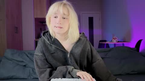 Greg-independent model online show from 17, 10, 2025