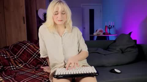 Greg-independent model online show from 13, 12, 2025