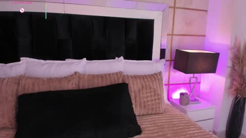 Greta Velvet  online show from 11, 1, 2026